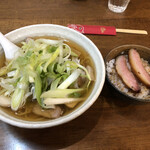 らあめん厨房 どる屋 - 鯛だし・ばら焼豚麺　醤油　那須の白美人ねぎ入り　　　ほっぺたご飯