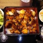 串焼黒松屋 - 軍鶏とせせりの焼き鳥重 850円(税込)