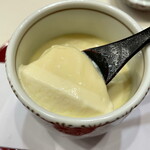 日本ばし さく間 - 茶わん蒸し — 写真では分かりにくいですが，お出汁玉子と生クリームの２層構造！ 