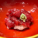 日本ばし さく間 - ミニまぐろ丼 — ヅケまぐろのトロ味と酢飯＋生わさびの味が絶妙！