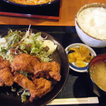 築地 本丸 - から揚げ定食全景