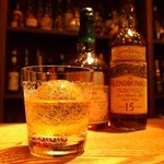 バルズ バー - ﾎﾞﾄﾙをのんびり眺めながらの一杯