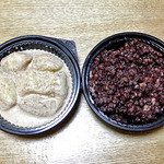 山口餅屋 - くるみ餅（左）＆ あずき餅
