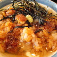 ひつまぶし名古屋備長 マロニエゲート銀座1店 - 三杯目はわさびと焼きのりをのせ、出汁をたっぷりそそいで