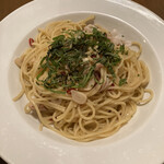 イタリア料理 クッチーナ - タコと大葉のペペロンチーノ