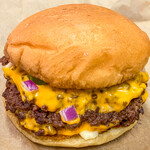 ミッケラー カンダ - チーズバーガートリプル(単品で1,400円) アップ