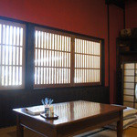 速魚川 - しっとりした雰囲気の小上がり席もあります。