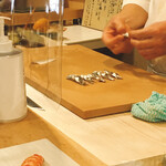 鮨 波づき - コハダ三編み中