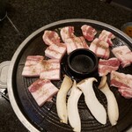 韓国料理とよもぎ蒸しの店 スック - サムギョプサル