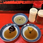 新ちゃん - この日はカラシタレ､コチュジャンタレ､酢胡椒で食べ比べ