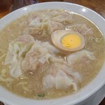 広州市場 - 粗挽き旨味雲呑麺（醤油） 869円(税込)