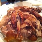 鑫福 - まるごとチキンをほぐした後