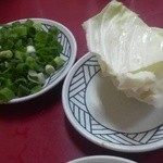 豚足のかどや - 残念！春キャベツにあらず