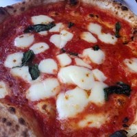 バローロ - イタリア産水牛モッツァレアチーズのマルゲリータ♪