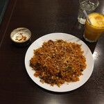 Krissh Indian Restaurant - 炎の中から生まれ出た
                        マトンビリヤニセット
                        1500円(税込)
                        
                        高いよ。