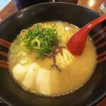 Ramen Izumi - いずみ豚骨ラーメン 690円