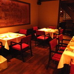 リストランテ イル コンティヌオ - 1階：とってもムーディーです(o〃>ω<)o('12.08月より)