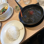 Monky SPICE - イカスミ 1690円（+辛さをボノボへ変更 50円
                        +ライス300gへ変更 50円）
                        ライス、カレーアップ