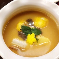 赤坂 菊乃井 - ●【蓋物】「宝袋　海老金つば　白味噌餡　絵馬慈姑　豆腐　焼き葱　柚子」