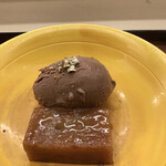 赤坂 菊乃井 - 昼懐石１３３１０円。チョコレートアイスクリーム 焼きリンゴ。アップルパイの中身のような焼き林檎は、自然な甘みがたっぷりです（╹◡╹）