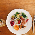 MAISON INCO - 前菜盛り合わせと自家製ジンジャーエール