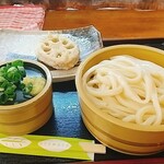 Sanuki Kompira Tsuru Tsuru Udon - ★★★★ざるうどん 400円 コシが強くて食べごたえがえる！ ★★★★レンコン 100円 厚さ2cmもある天ぷらは顎が外れそうでシャキシャキ！