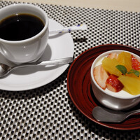 和食鉄板 銀座 朔月 - 白ごまのパンナコッタ、コーヒー