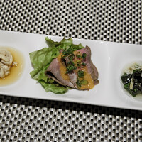 和食鉄板 銀座 朔月 - 山形牛ローストビーフ、タラ白子の含め煮、ちぢみほうれん草のお浸