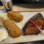 とっと めしや - 2021年1月。ぶりの照り焼きとカキフライ。