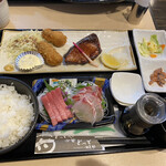 とっと めしや - 2021年1月。ぶりの照り焼き&カキフライとお刺身。