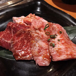 炭火焼肉 あもん - ランチ・3種盛 (カルビ、中落ちカルビ、ロース)