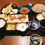 いっちょう - お刺身が前後逆になっていました。
外税●お刺身天ぷら御膳　小そば　1,309円
