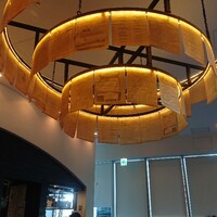 キッチン 大宮 MARK IS みなとみらい店 - 天井のシャンデリア？