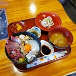 つるや食堂 - 