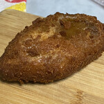 モンペリエ - 料理写真:2021年1月。ビーフカレーパン138円。