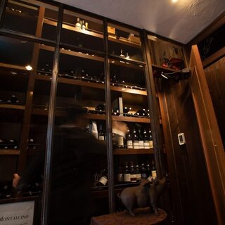 イタリアワインの品揃えは横浜一。お料理とのペアリングも自慢