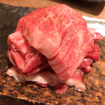 焼肉 山水 - 焼肉山水駅ビル店(赤肉の切り落し)