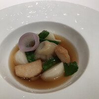 メゾン ポール・ボキューズ - メニューデジュネ４９５０円。フォワグラのラビオリと冬野菜のポトフ仕立て。具材とスープが別々に提供され、直前で仕上げられます。コンソメと冬野菜の美味しいこと！ 大満足です（╹◡╹）（╹◡╹）