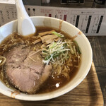 中華そば 真壁六郎太 - 料理写真:醤油ラーメン　大盛り