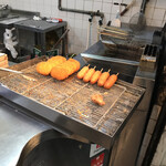 ミートショップマツイ  - コロッケとアメリカンドッグは、既にスタンバイ中