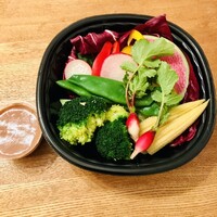 トラットリア イル レガーロ - ホタルイカソースのバーニャカウダ トラットリア イル レガーロ - ホタルイカソースのバーニャカウダ