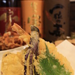 武蔵野うどん じんこ - 揚げたての天ぷら盛合わせ