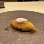 鮨 うがつ - カワハギのヅケ