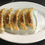 ラーメン　白晃 - チンカチンカの冷やっこいルービーのお供
            
            餃子ヽ(´o｀
            
            ¥350
            
            
            あれ！？もしかしたら『白晃』で餃子食うの初めてかも。
            
            
            
