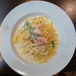 Napoli - スモークサーモンとホウレン草のクリームパスタ