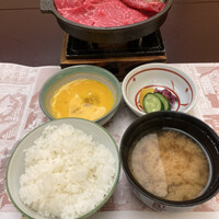 荒井屋 万國橋店 - お食事、香の物、卵で迎え入れる。