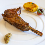 カステッロ - 2021.1 桜のチップで燻した豪州産骨付き仔羊の炭火焼き