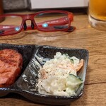 Kushina - 今日のお通し… 焼きハム & ポテサラ