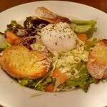 ORANGE HOUSE - 温玉乗せサラダ・シーザー風