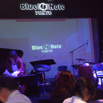 ブルーノート東京 - アリーナ指定席より 狭いのですが、ベストポジション